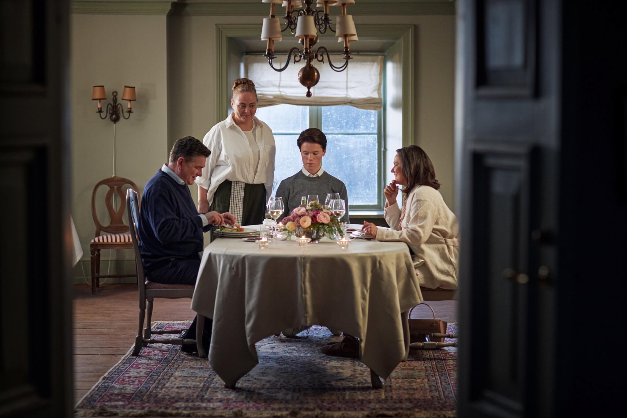 Young Royals 2, prime immagini e data d'uscita dalla serie Netflix con il principino svedese gay - Young Royals 5 scaled - Gay.it