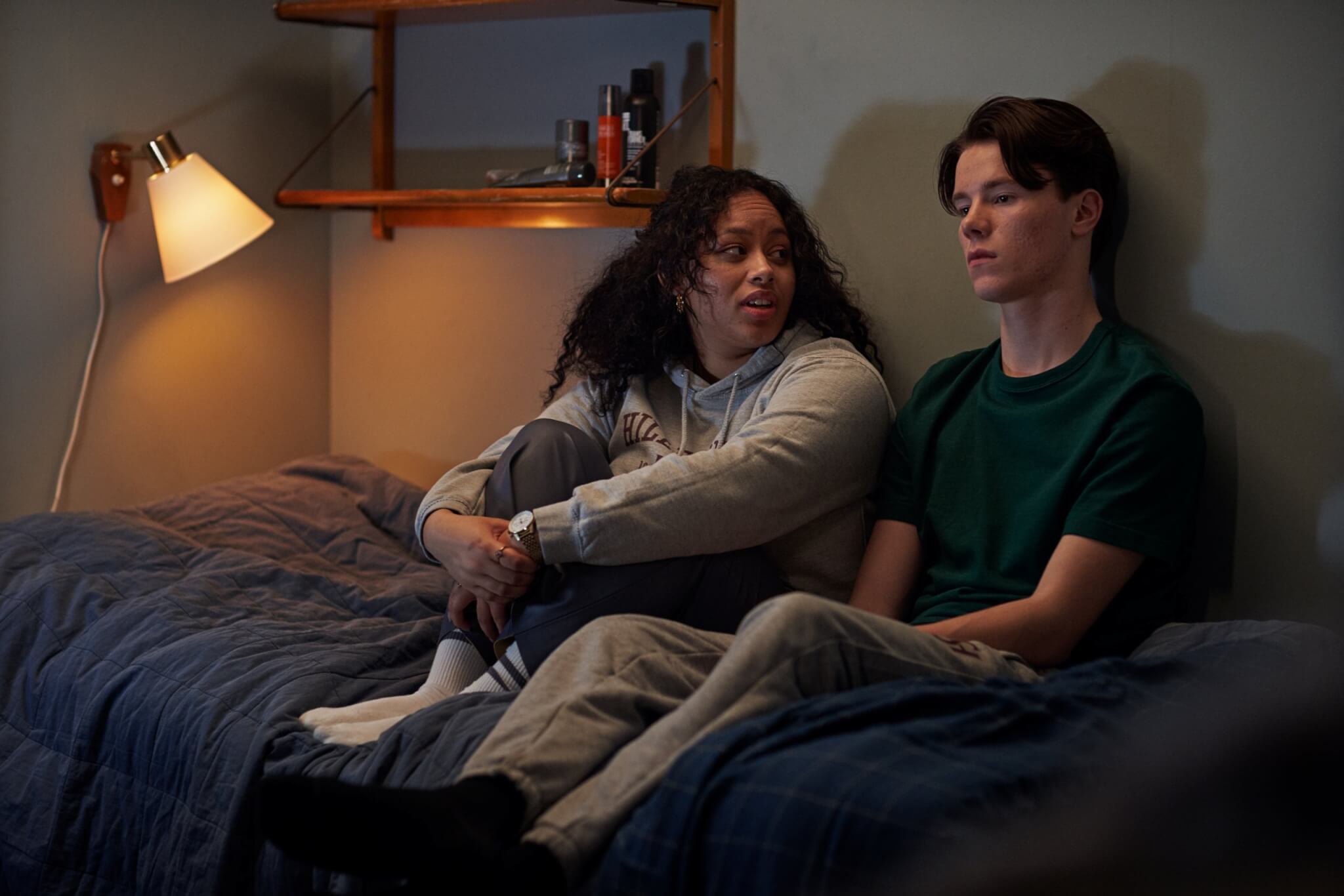 Young Royals 2, prime immagini e data d'uscita dalla serie Netflix con il principino svedese gay - Young Royals 6 scaled - Gay.it