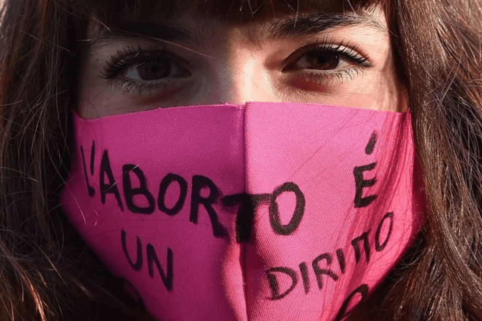 Aborto, in Italia 7 dottori su 10 non lo praticano perché cattolici e obiettori di coscienza