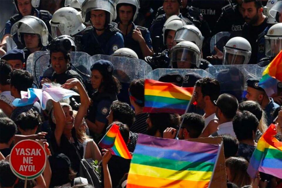 Istanbul, represso il Pride, arrestate 360 persone, schedate sul “piano sanitario”