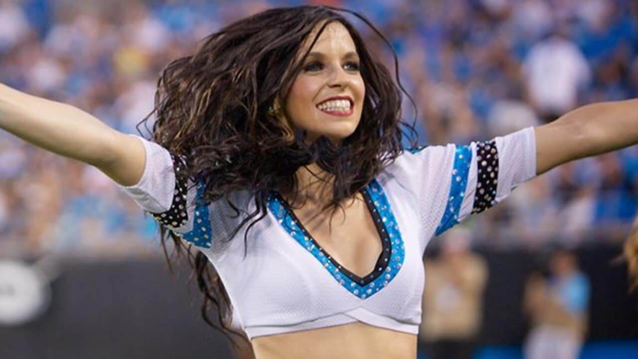 Justine Lindsay Gay.it