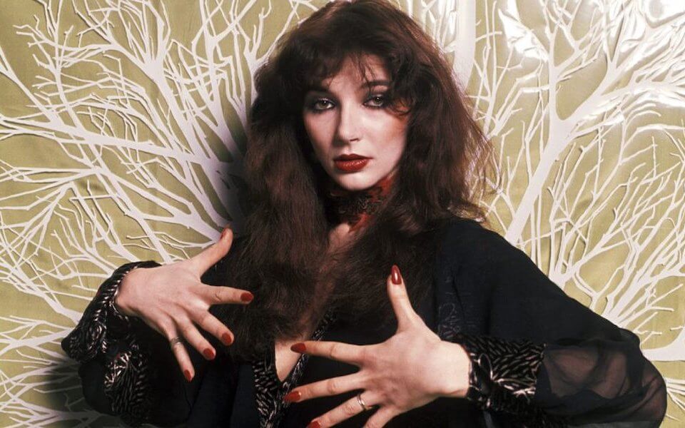 Stranger Things e la riscoperta di un’icona queer, sua maestà Kate Bush
