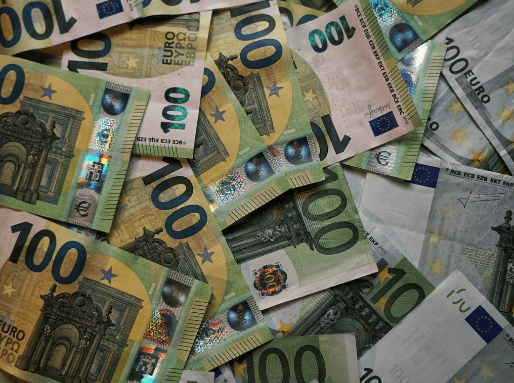 Pagherai 500 euro di multa se insulti o discrimini le persone LGBTQIA+