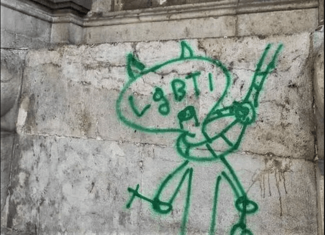 vandalismo-anti-lgbtq-aversa