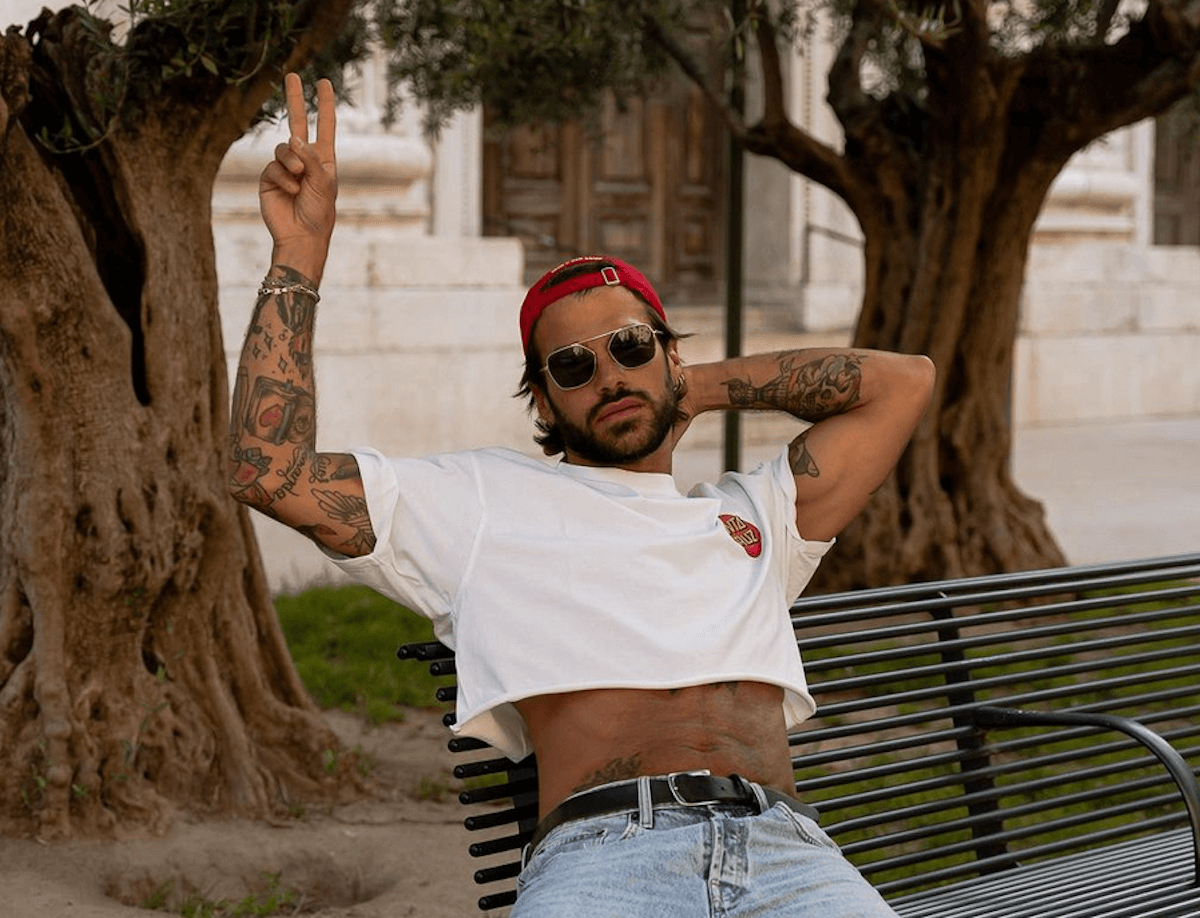Claudio Sona: “Non mi vogliono al GF Vip perché sono un gay un po’ diverso dagli stereotipi tv”