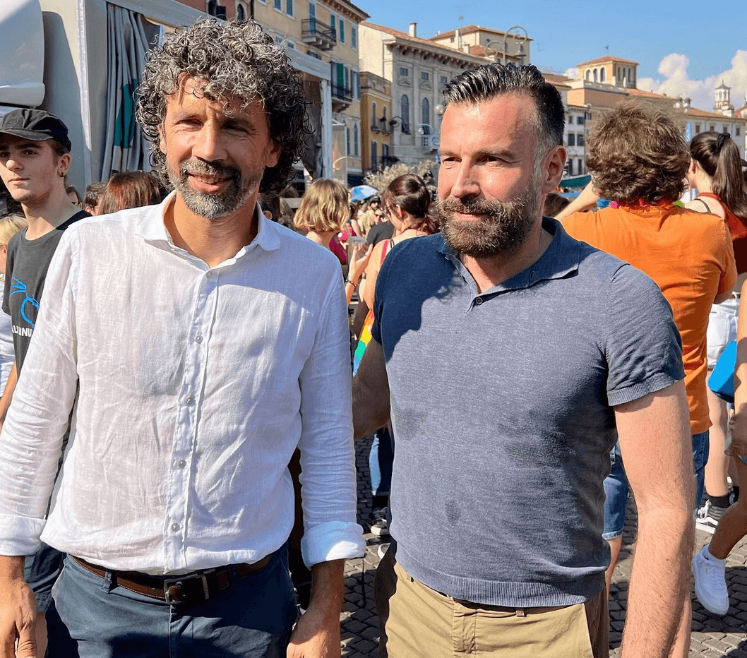 Onda Pride 2022, sindaci in prima fila e folla arcobaleno tra Verona, Lecce, Asti e Siracusa - Damiano Tommasi e Alessandro Zan al Verona Pride - Gay.it