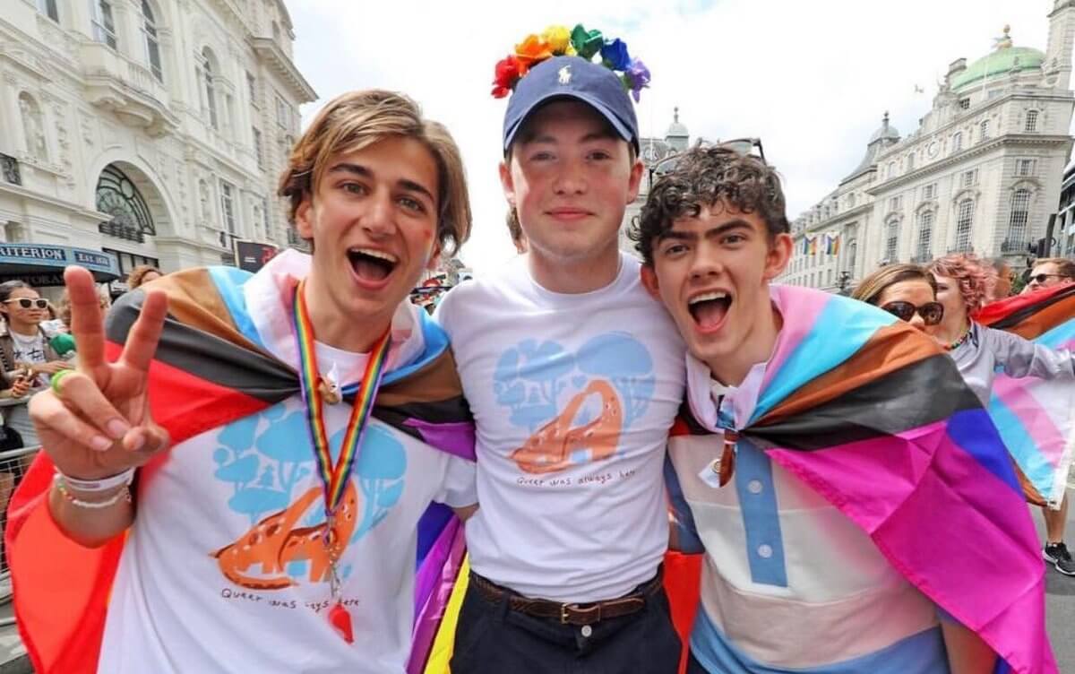 London Pride 2022, il cast di Heartstopper ha così messo a tacere i manifestanti omofobi – il video è virale - Heartstopper Pride - Gay.it