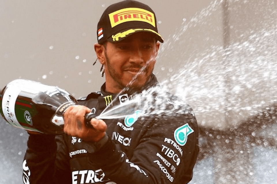 Gp di Austria, Lewis Hamilton disgustato e deluso dall'omofobia piovuta dagli spalti - Lewis Hamilton 2 - Gay.it
