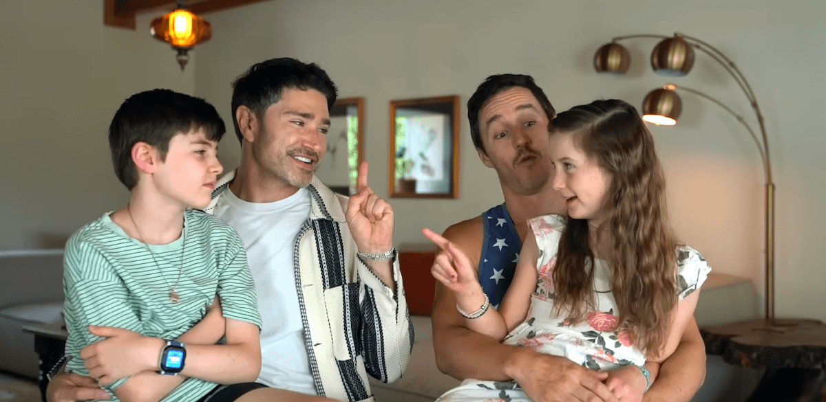 Matt Dallas, suo marito Blue Hamilton e l’incredibile storia della piccola Rosa, da loro adottata – VIDEO