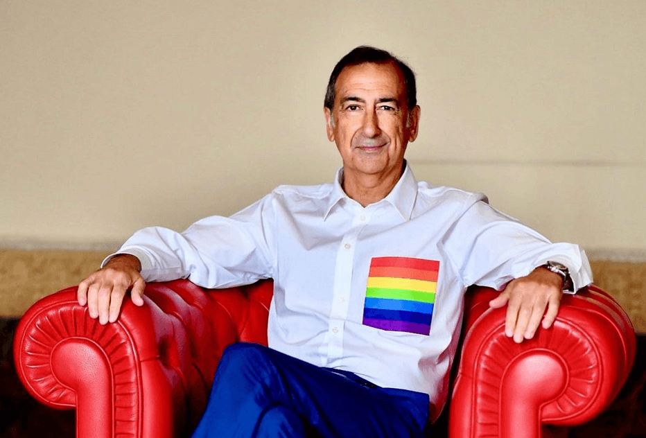 Milano Pride 2022, Beppe Sala con la camicia arcobaleno: "Per una Milano dei diritti. E dei doveri" - Milano Pride Beppe Sala - Gay.it