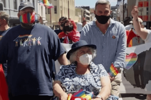 Miriam Margolyes e il suo primo Pride a 81 anni: "La lotta non è ancora finita" - Miriam Margolyes e il suo primo Pride a 81 anni - Gay.it