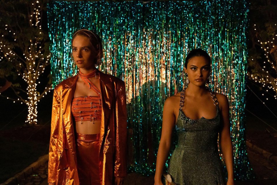 Maya Hawke e Camila Mendes protagoniste di una perfida commedia queer