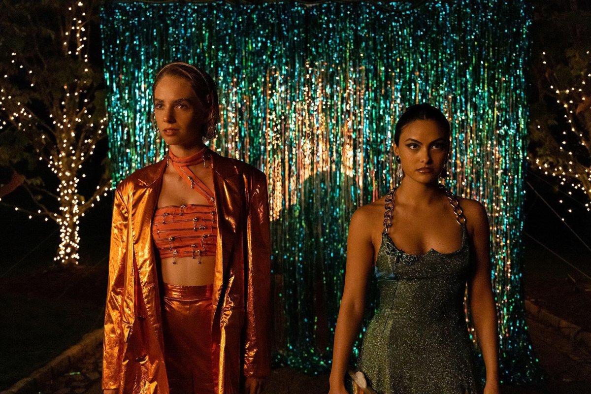Maya Hawke e Camila Mendes protagoniste di una perfida commedia queer
