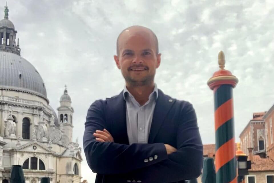 Veneto, bufera sul leghista Nicola Finco: “Da una coppia omosessuale difficilmente nasce qualcosa”