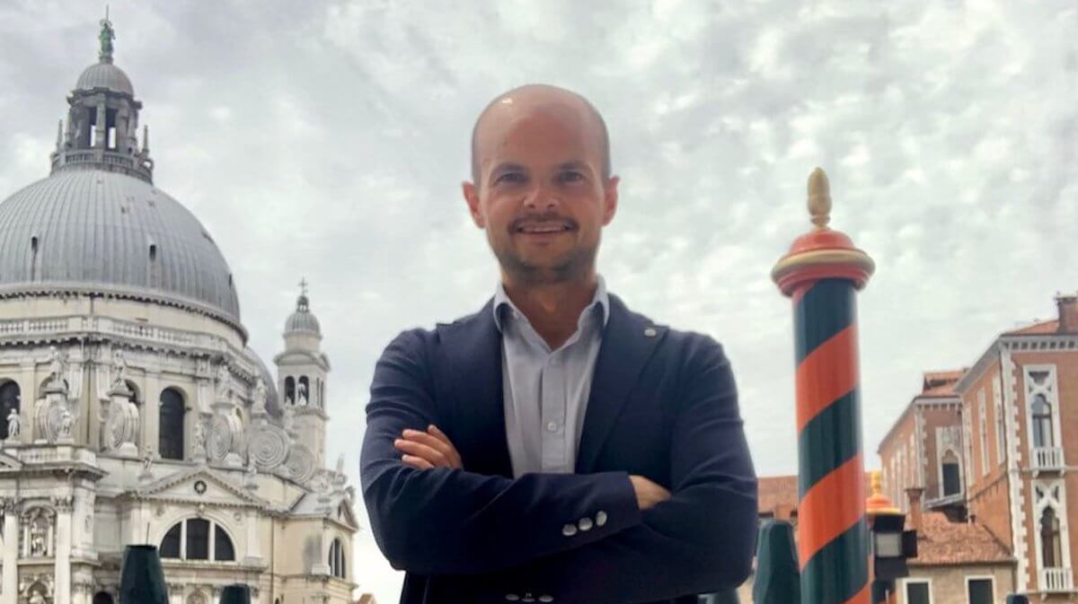 Veneto, bufera sul leghista Nicola Finco: “Da una coppia omosessuale difficilmente nasce qualcosa”