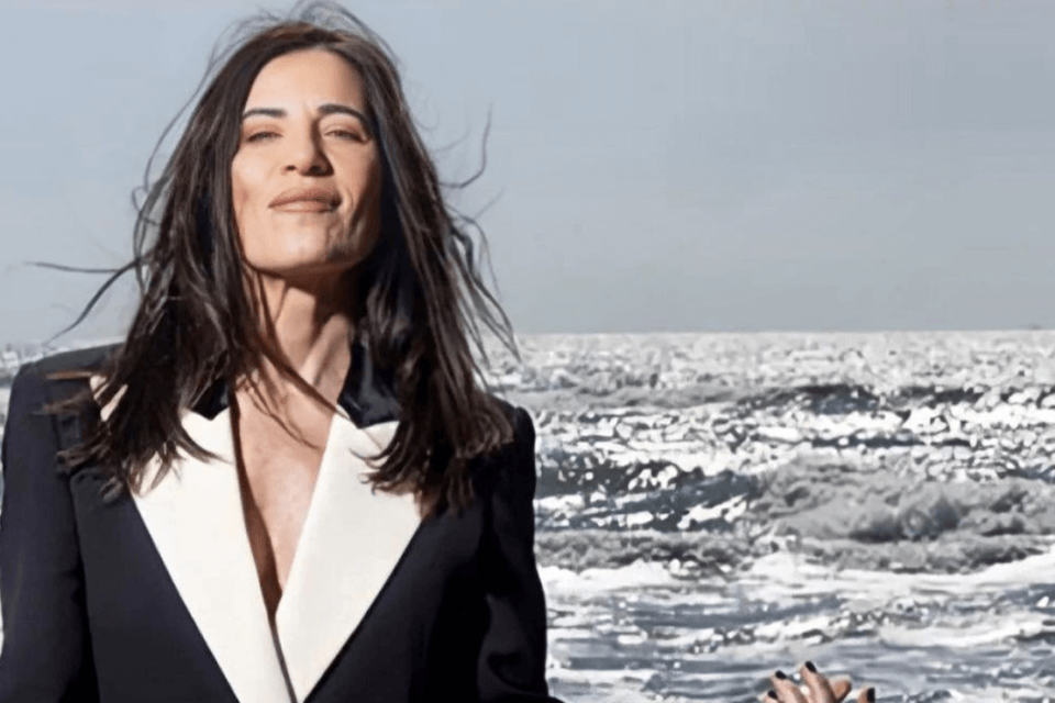 Insulti omofobi Paola Turci: “Lesbicona che schifo”. La replica della cantante a poche ore dall’unione civile