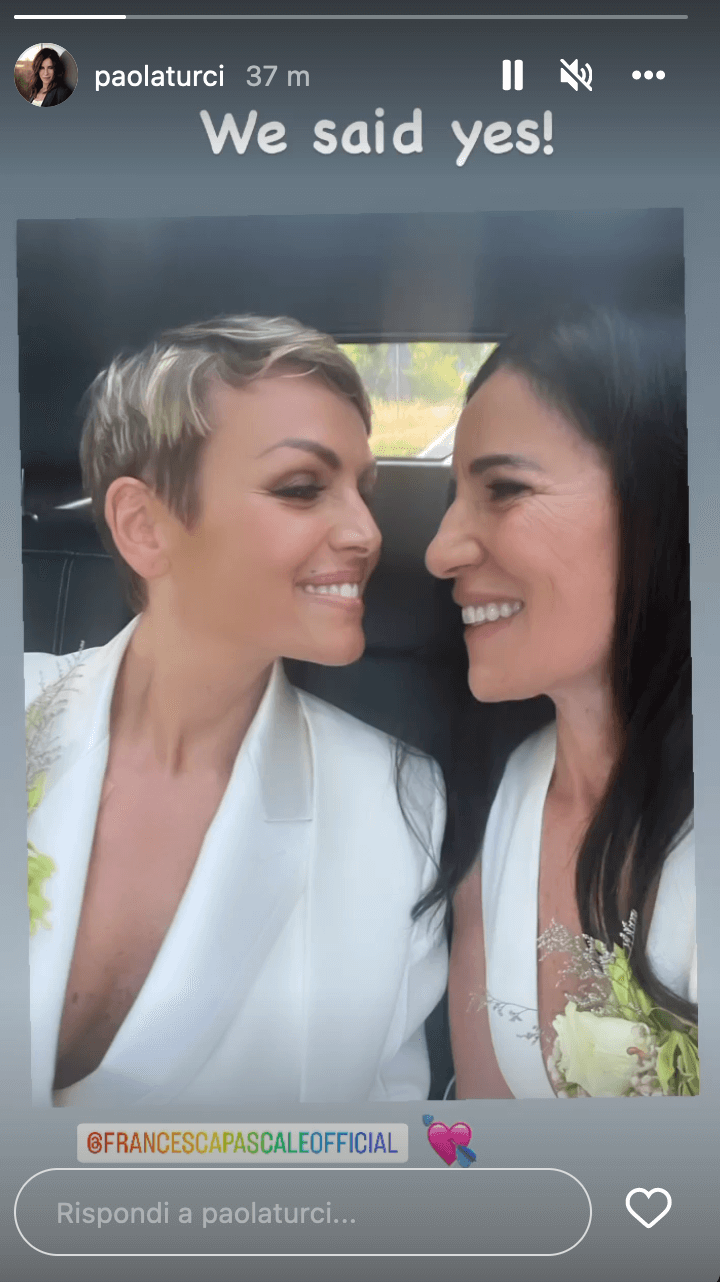 Paola Turci e Francesca Pascale si sono unite civilmente: "We Said Yes, è una cosa bellissima" - Paola Turci e Francesca Pascale spose - Gay.it