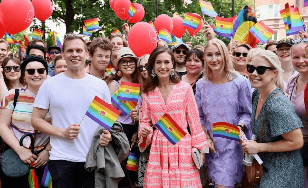 Sanna Marin, la premier finlandese al Pride di Helsinki. Visto dall’Italia sembra un film di fantascienza