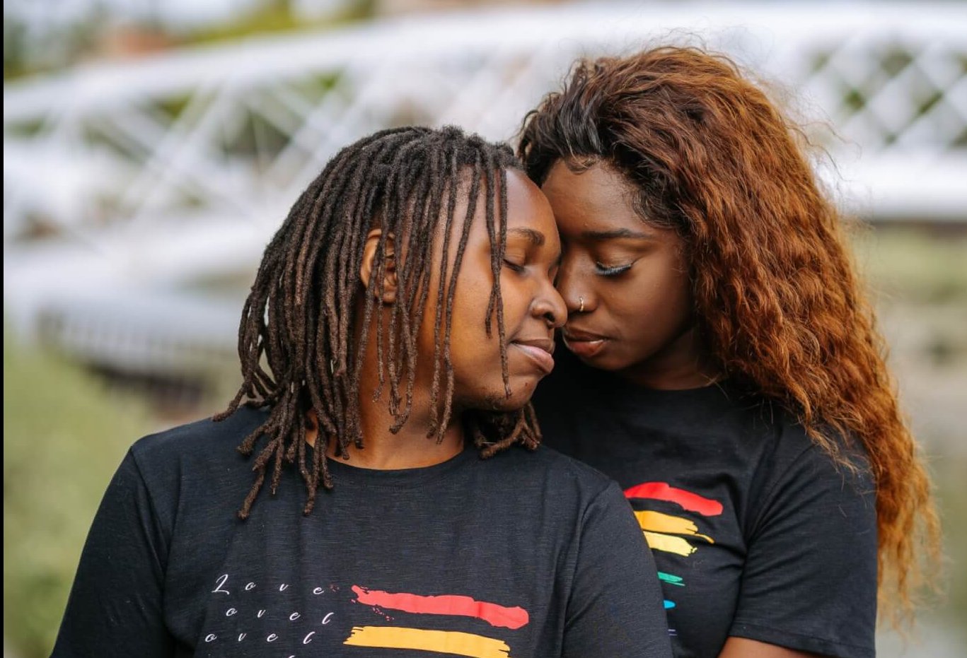 Migranti LGBTQ+, le loro storie nel podcast di Gay.it, The Other Talk