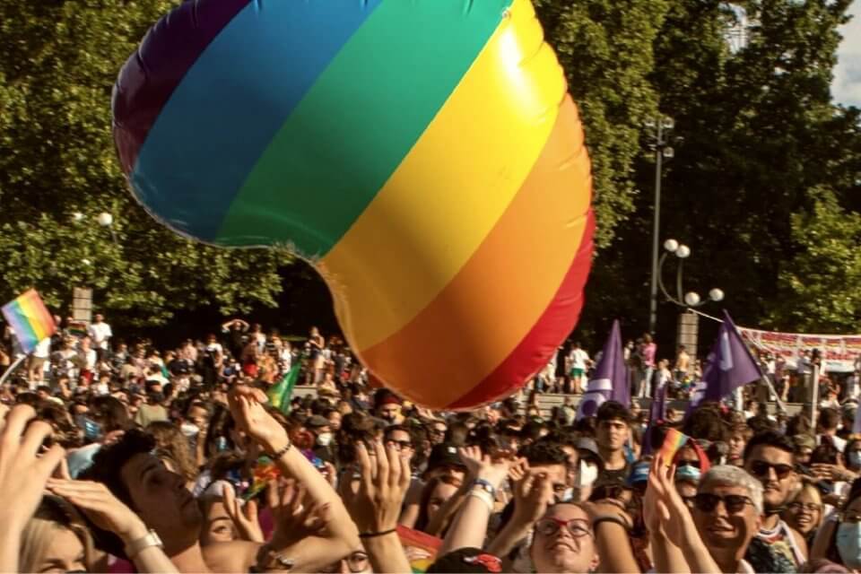 L’Onda Pride 2022 non si ferma: weekend di orgoglio a Rimini, Reggio Calabria, Matera e Mercogliano