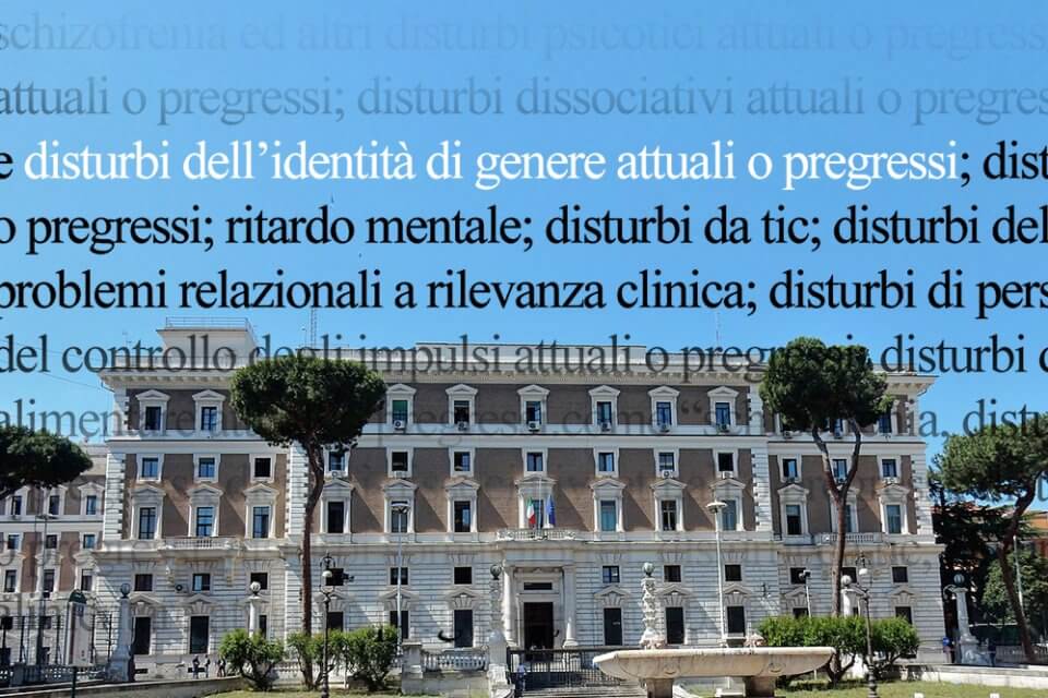 Transfobia di Stato, così il Ministero dell’Interno esclude formalmente le persone trans* dai concorsi di polizia