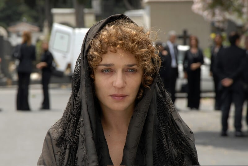 L’arte della gioia di Valeria Golino: la serie che rompe gli schemi senza chiedere permesso, perché dovreste guardarla - valeria golino in una scena del film il sole nero 42459 - Gay.it