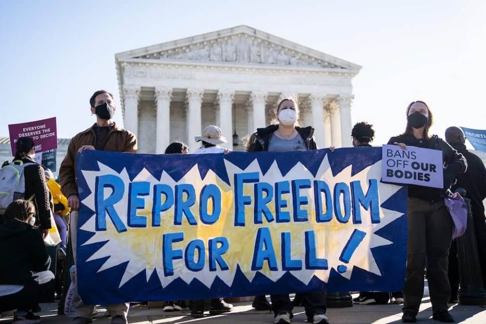 USA, in aumento le richieste di vasectomie: la stretta sull’aborto spaventa anche gli uomini