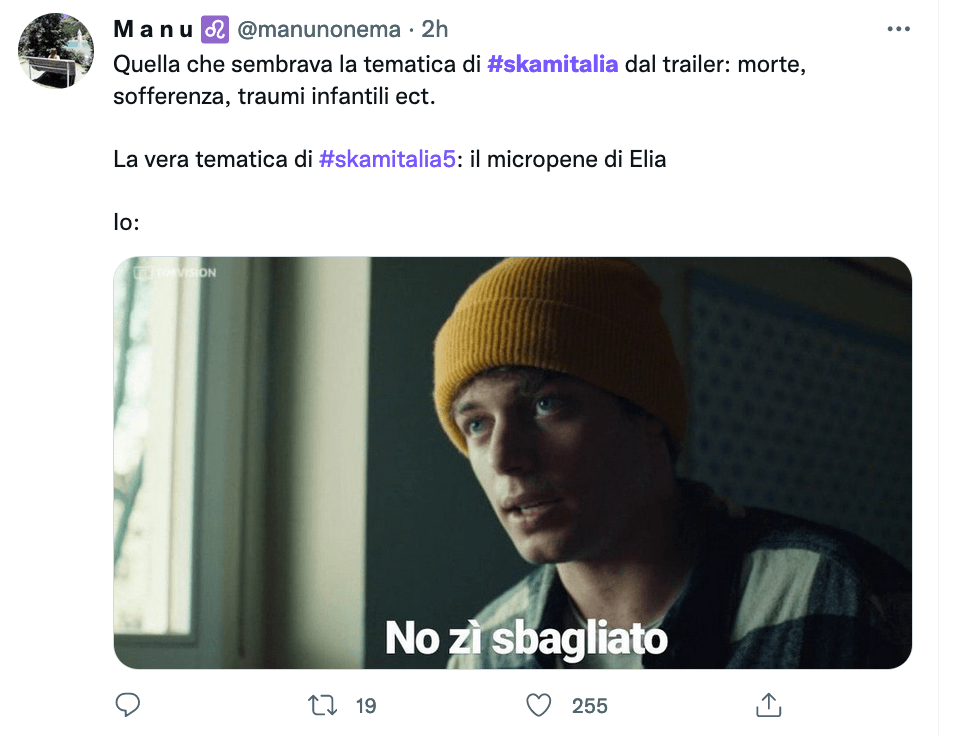SKAM Italia 5, il micropene di Elia è il tema portante della nuova stagione? L'annuncio in conferenza - video - Schermata 2022 08 29 alle 14.39.56 - Gay.it