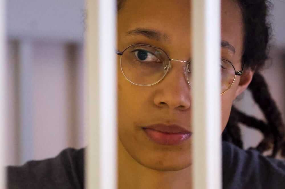 La cestista USA Brittney Griner è stata condannata a 9 anni di carcere in Russia. Biden: “È inaccettabile”