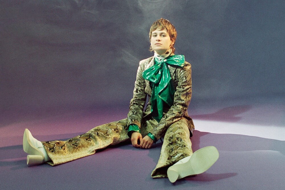 Christine and the Queens fa coming out su TikTok: «Da circa un anno sono un uomo»
