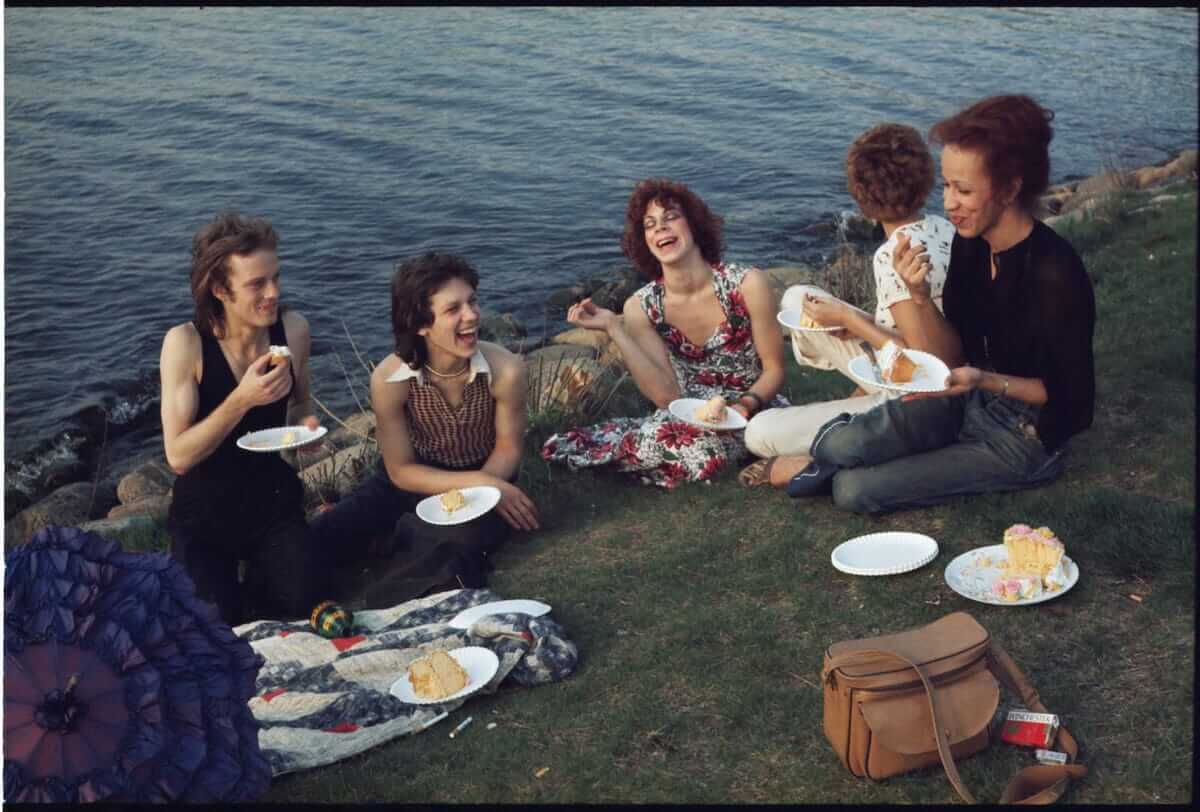 All the Beauty and the Bloodshed, recensione. Gigantesco ritratto di una gigantesca artista queer:  Nan Goldin