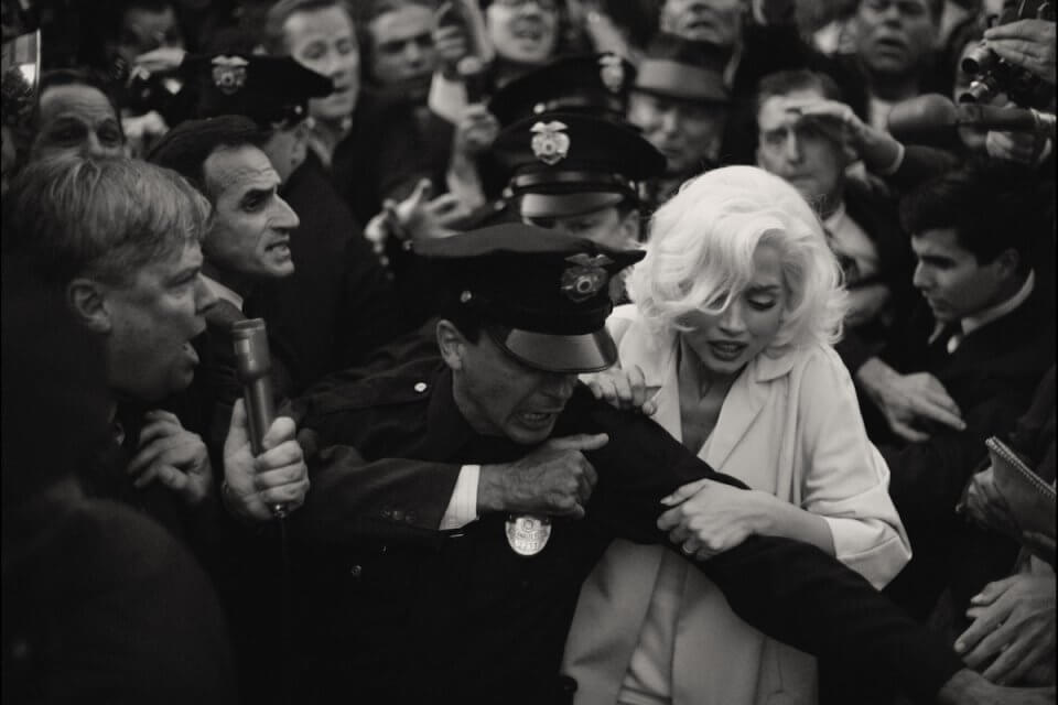 Blonde, recensione del biopic con Ana de Armas. Chi ha ucciso Norma Jeane? Marilyn Monroe - BLONDE STILLS 521082.pksjaw4hb7 - Gay.it