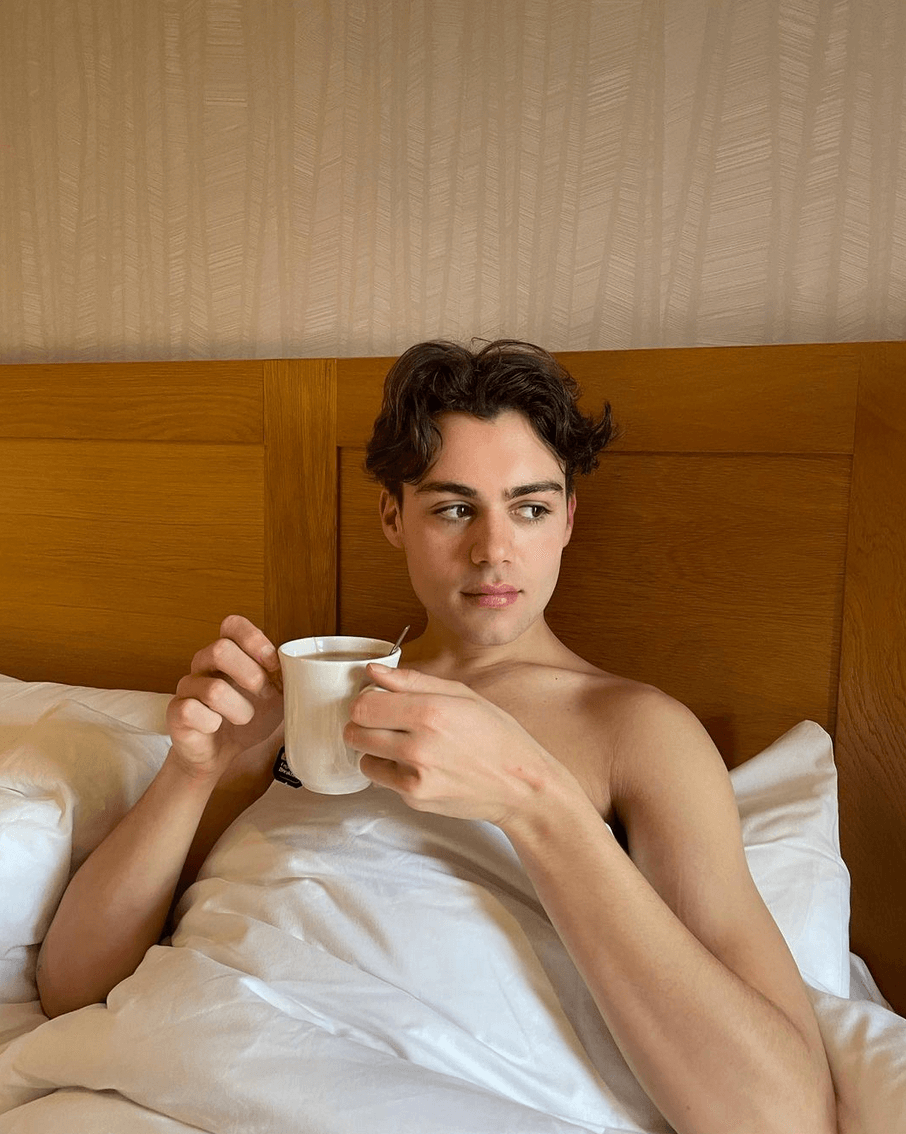 Bradley Riches di Heartstopper ha sposato l'amato Scott Johnson (FOTO) - Bradley Riches - Gay.it