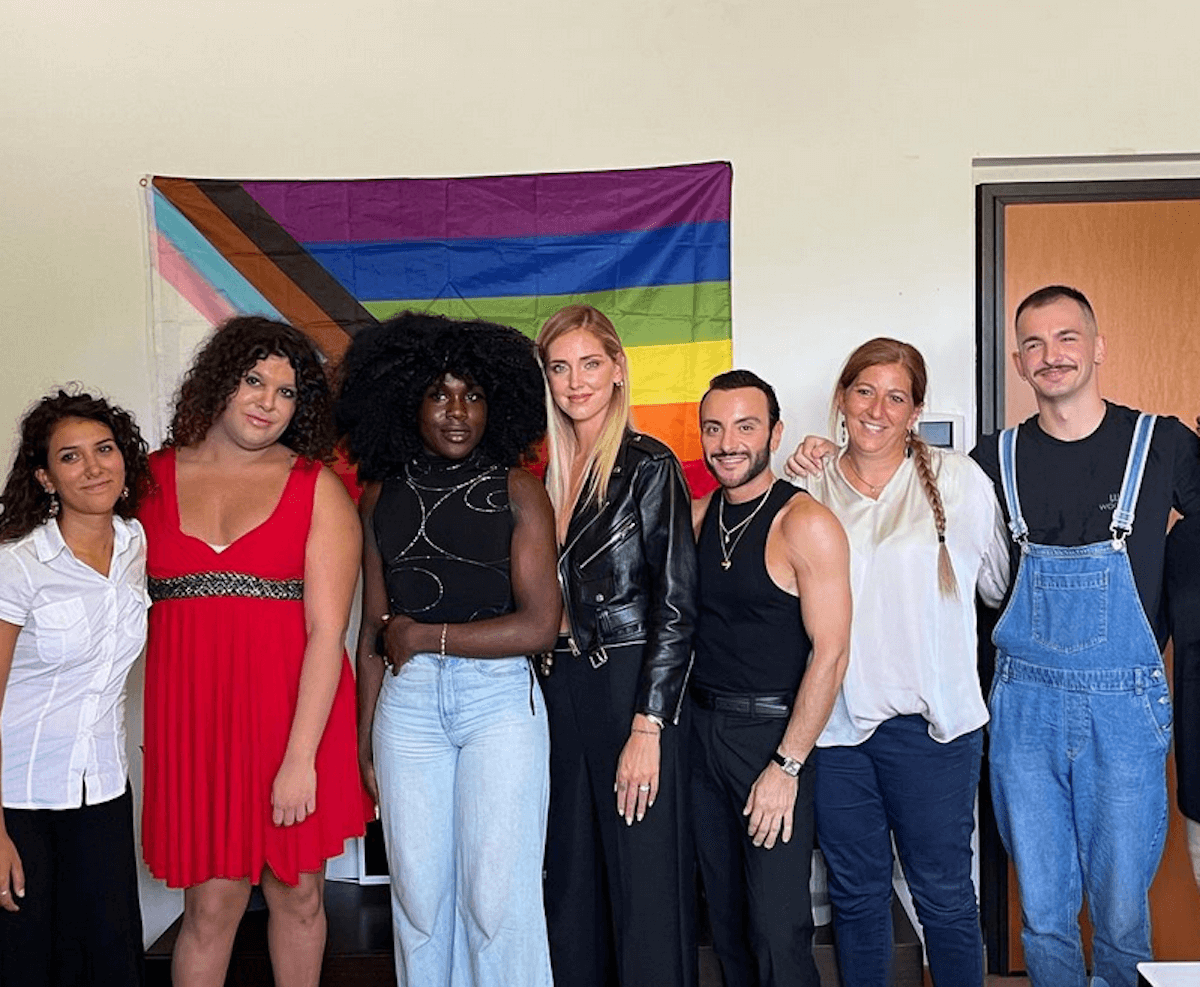 Chiara Ferragni fa visita a Casa Arcobaleno Milano: “Per chi è discriminato, progetto a me molto caro”