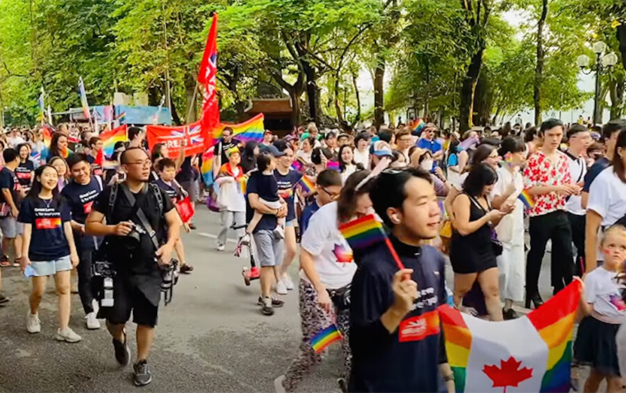 Vietnam, migliaia di persone al primo Hanoi Pride dopo il Covid-19