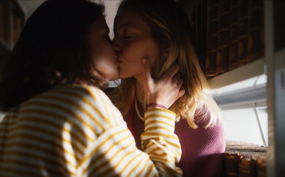 Prisma, recensione. In un'Italia apparentemente monocolore un'infinità di sfumature chiamate fluidità - PrimeVideo Prisma 5 - Gay.it