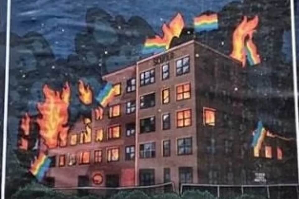 Milano, bandiere rainbow in fiamme. I manifesti choc di Rete Studentesca
