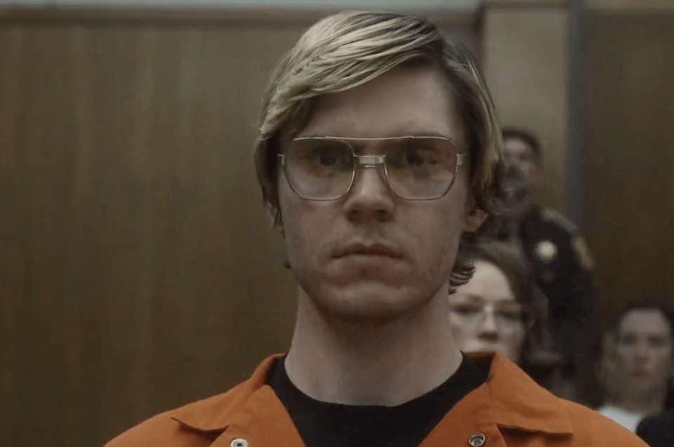 DAHMER – Mostro: La storia di Jeffrey Dahmer, il 1° trailer della serie con Evan Peters cannibale di Milwaukee