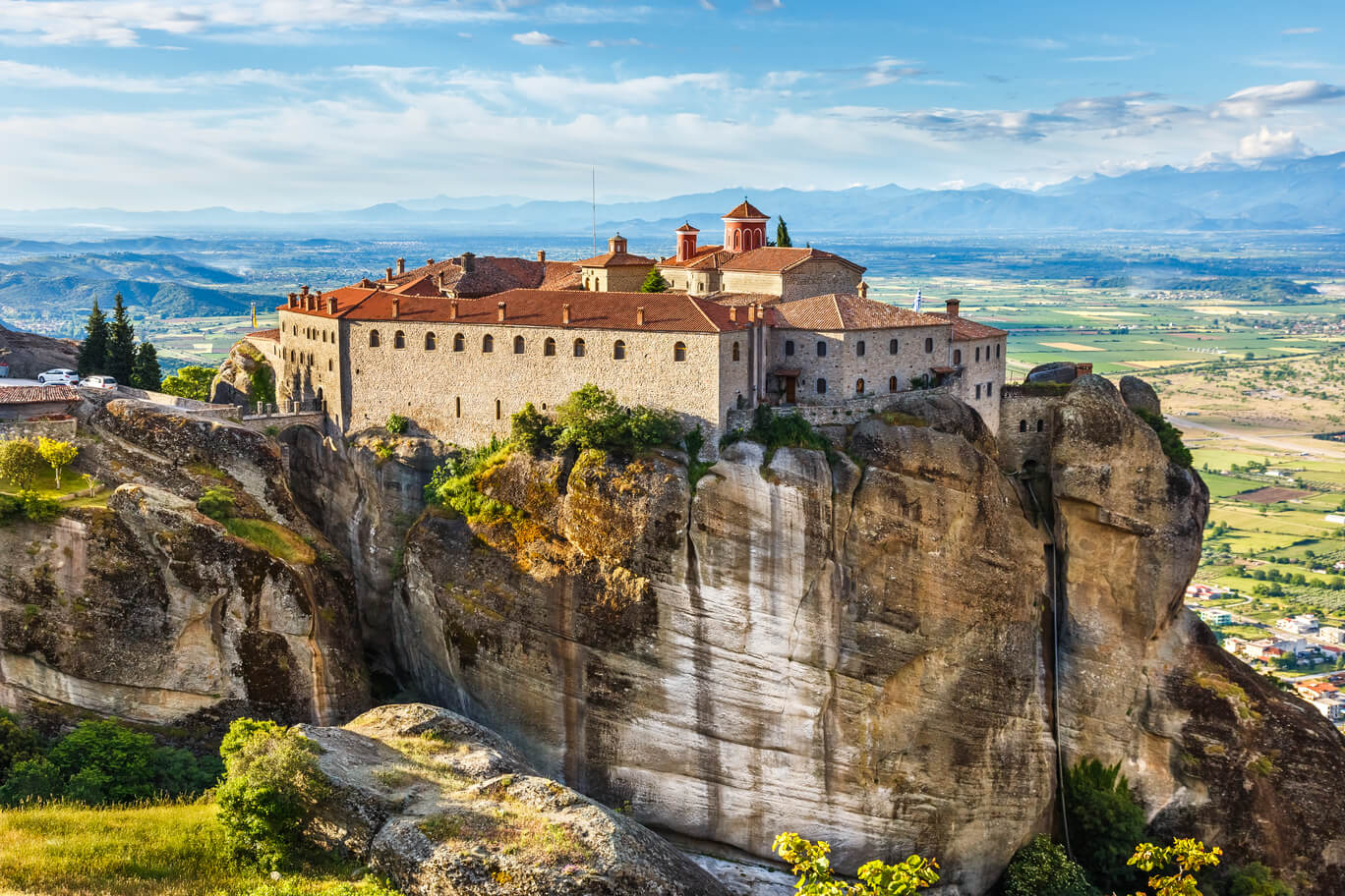 Le meraviglie della Grecia: 5 incredibili luoghi da visitare assolutamente - Thessaly Meteora Ag Stefanos Mon shutterstock 196409708 - Gay.it