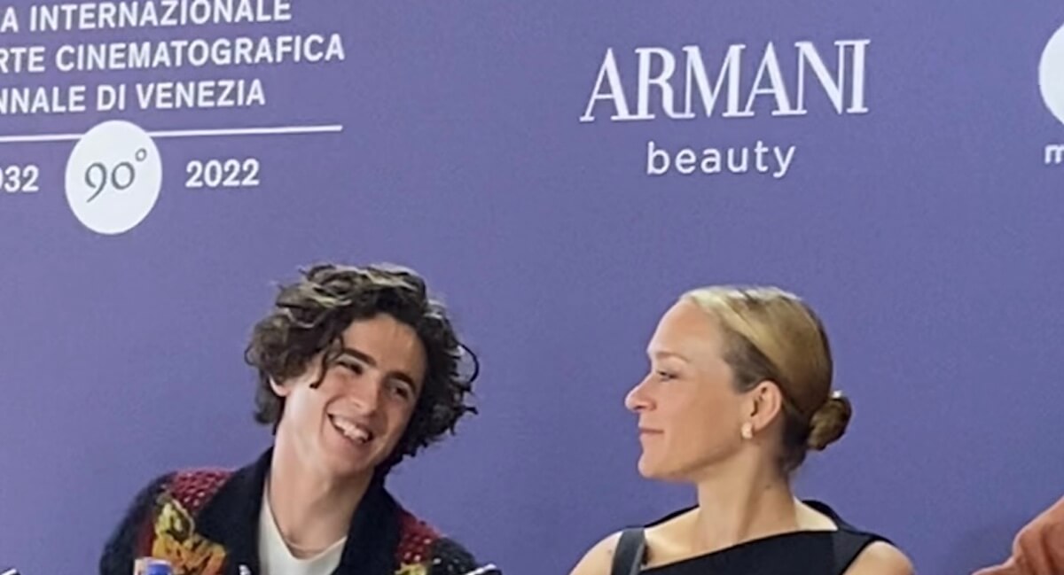Timothèe Chalamet e la negatività dei social media: “È difficile vivere oggi da adolescenti”