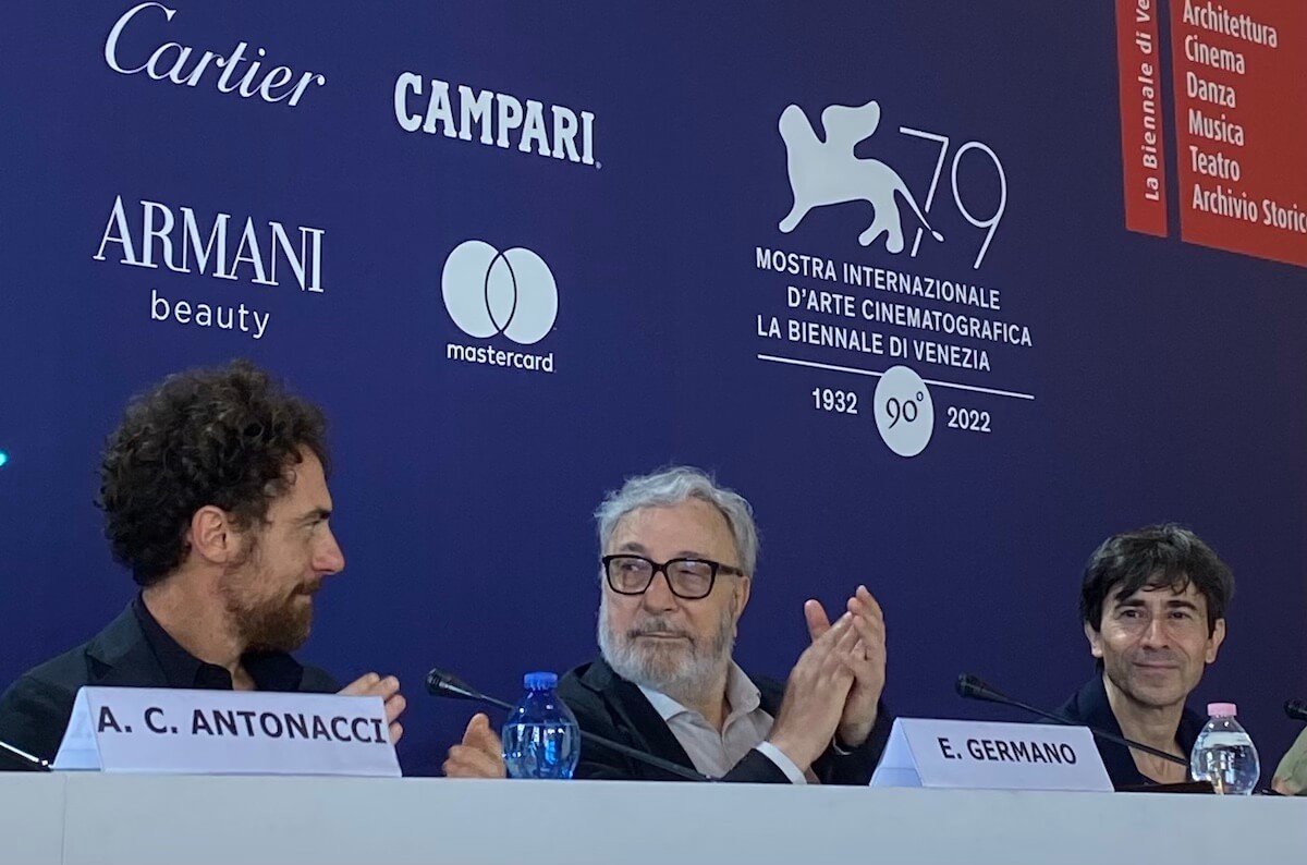 Gianni Amelio: "Sono infelice, chiuso in un carcere tutto mio per un amore tormentato. L'omosessualità è amore" - amelio lo cascio - Gay.it