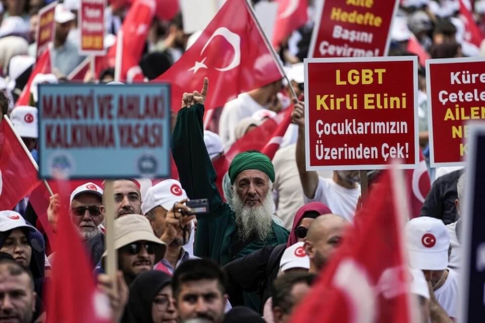 Istanbul protesta anti-LGBT Gay.it