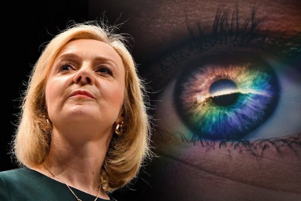 Regno Unito, l’ex premier Liz Truss vuole vietare la transizione di genere ai minori di 18 anni