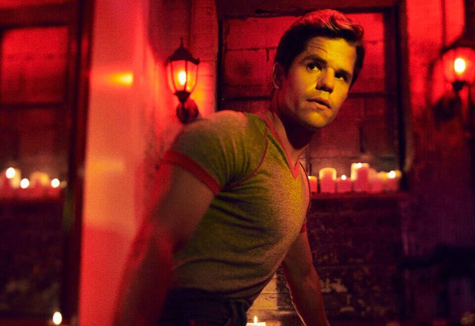 American Horror Story: NYC è la stagione più queer di sempre, tra subcultura leather, Hiv e omofobia di Stato - American Horror Story 3 960x658 1 - Gay.it