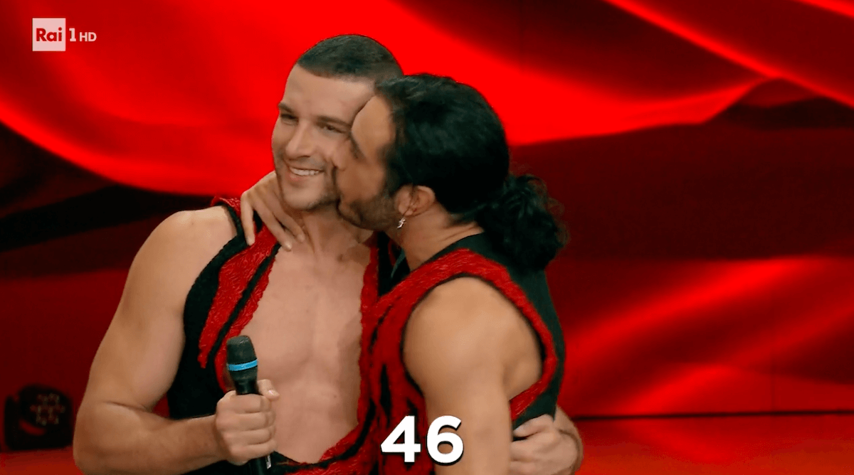 Ballando con le Stelle, pioggia di applausi per il tango di Alex Di Giorgio e Moreno Porcu - Ballando con le Stelle 4 - Gay.it