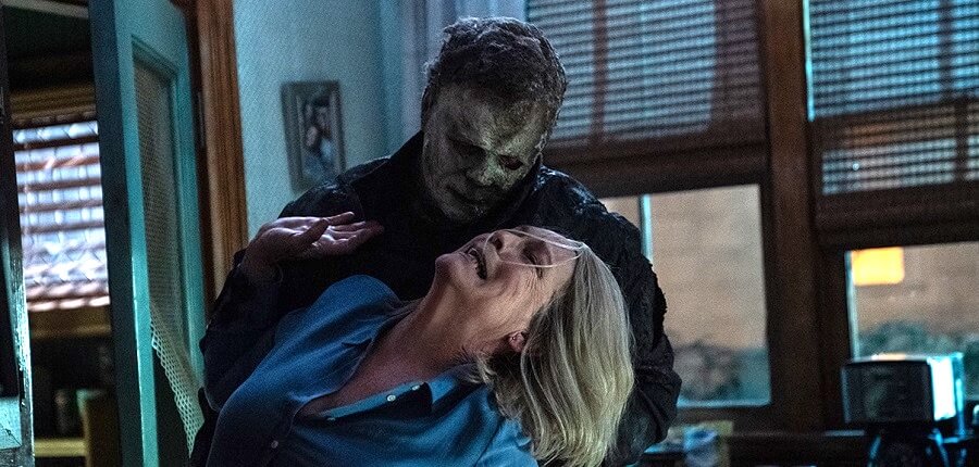 Coppia gay travolta dagli insulti omofobi, Cinema interrompe la proiezione di Halloween Ends