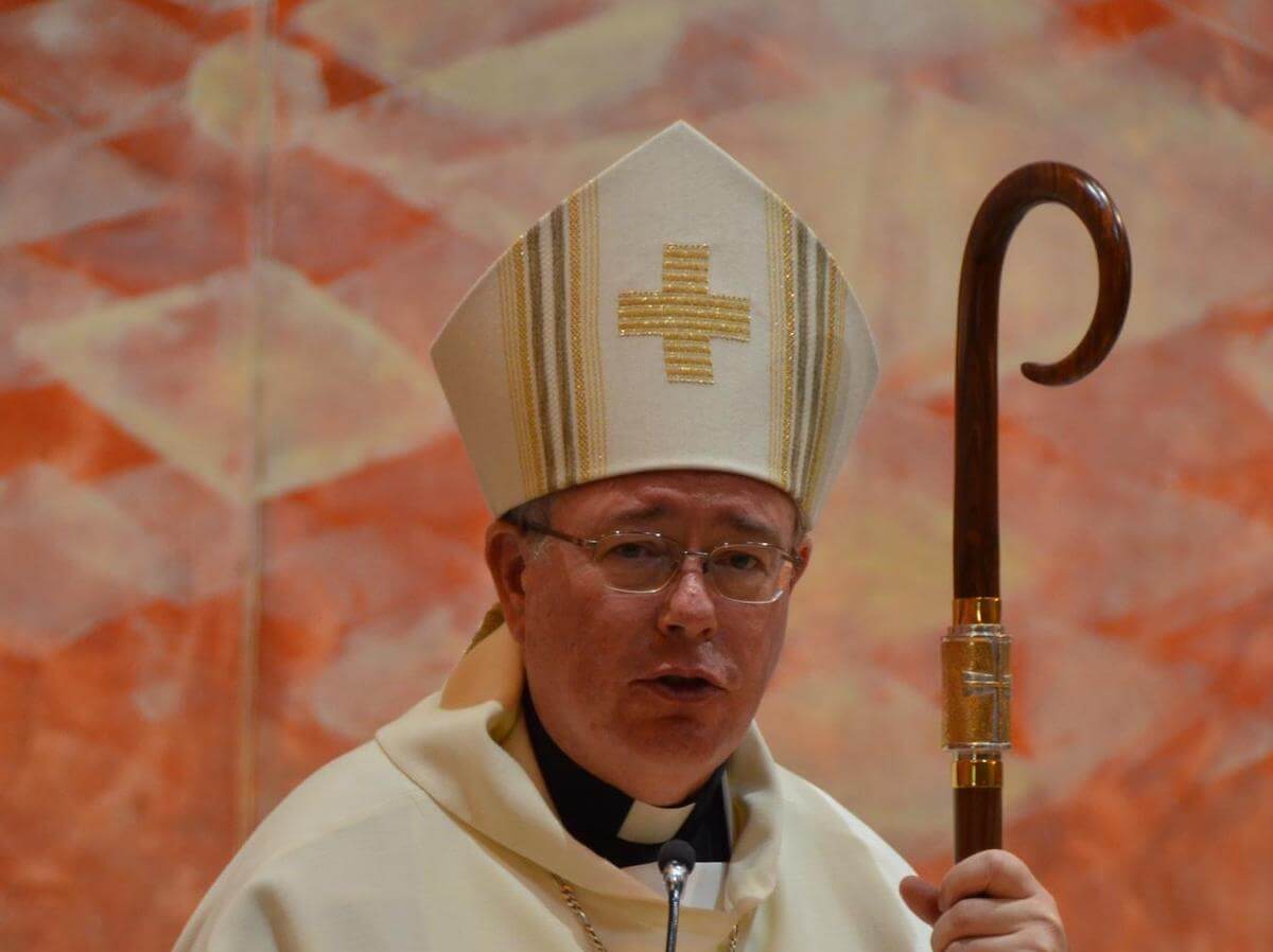 Il Cardinale Hollerich apre alla benedizione per le coppie LGBT: “Non sono mele marce, fanno parte della Creazione”