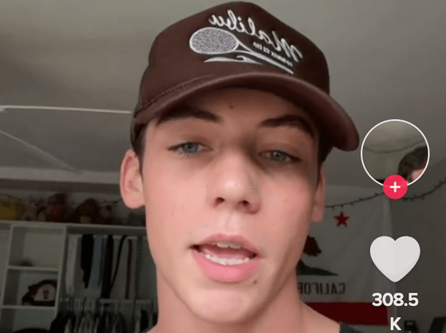 Adolescente gay denuncia due episodi di omofobia su TikTok e il video diventa virale