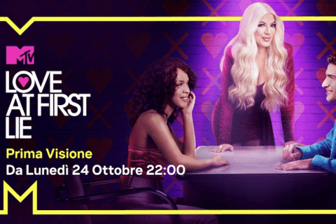 Tori Spelling conduce Love at First Lie, primo game show sull'amore e le bugie di coppia (anche LGBTQ+) - Love at First Lie MTV - Gay.it