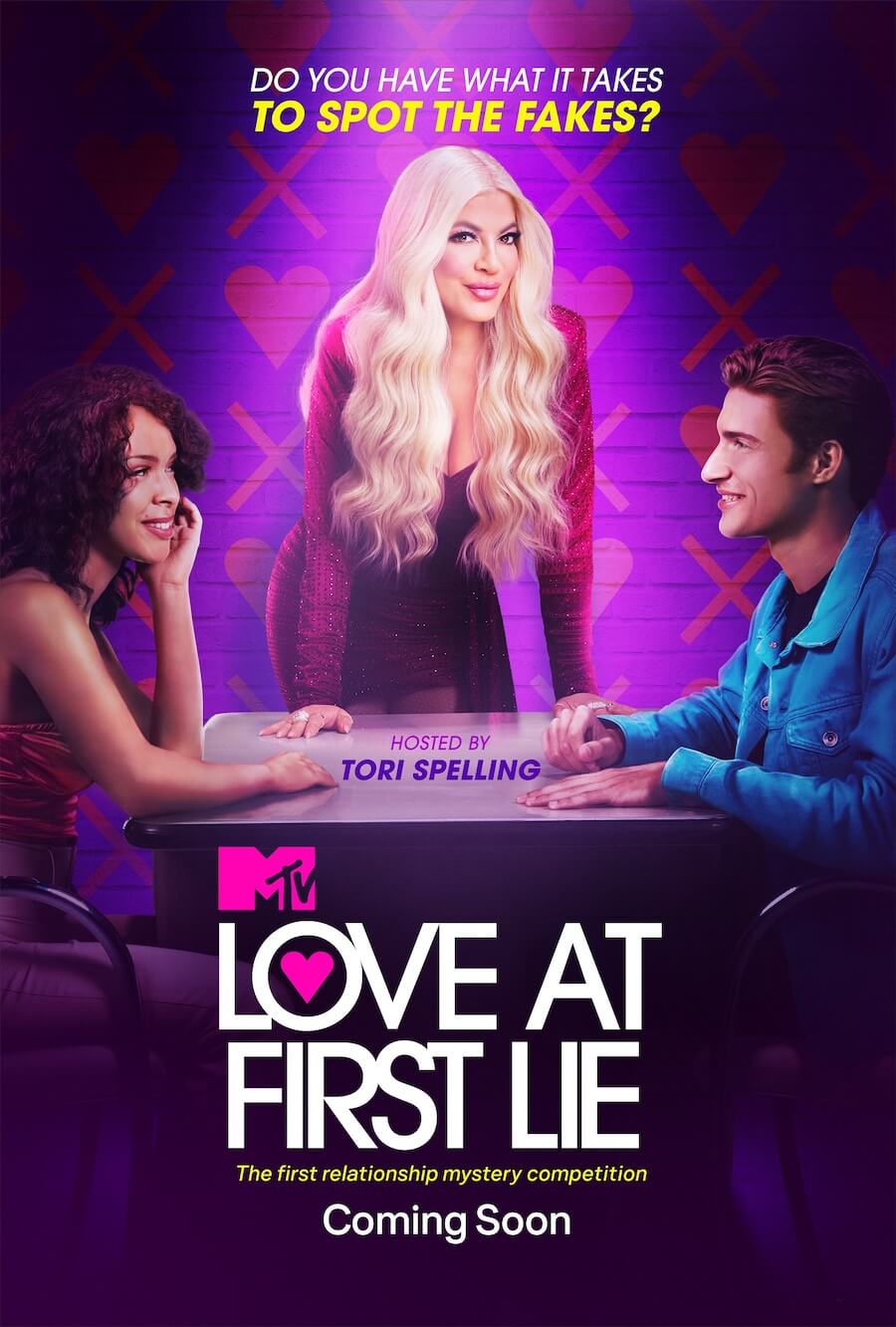 Tori Spelling conduce Love at First Lie, primo game show sull'amore e le bugie di coppia (anche LGBTQ+) - Love at First Lie - Gay.it